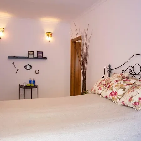 Alojamento de Acomodação e Pequeno-almoço Casa-b Bed & Breakfast, Adults Recommended